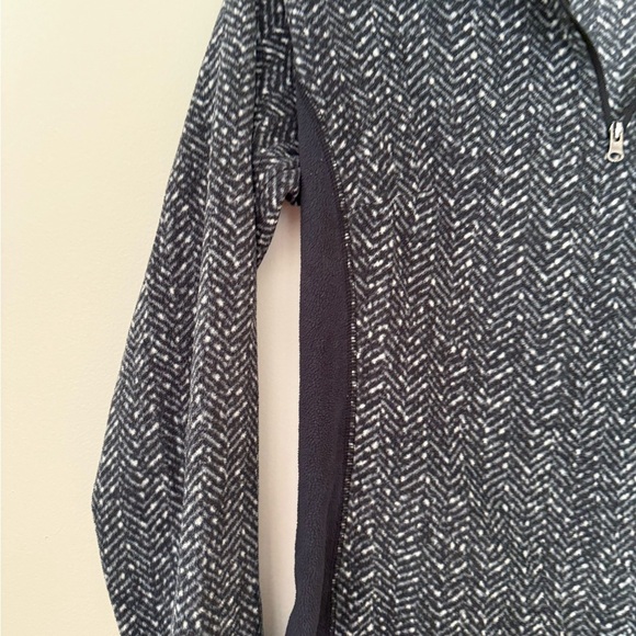 Columbia Black and Gray Turtleneck Sweater with Textured Knit - Picture 2 of 5